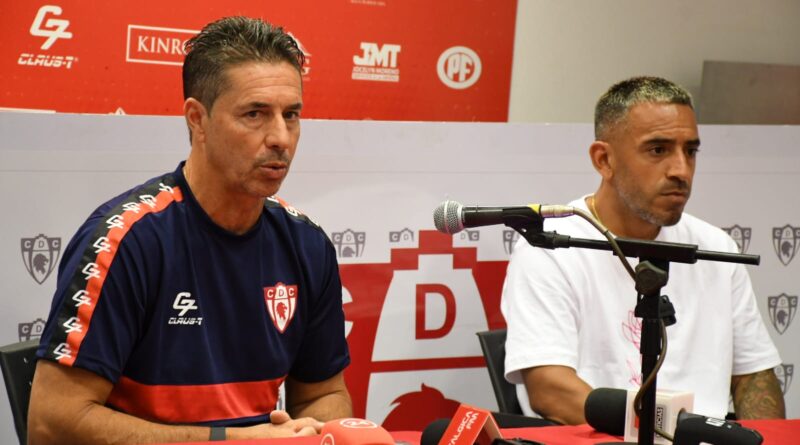 Héctor Almandoz y Jorge Luna en conferencia de prensa de Deportes Copiapó