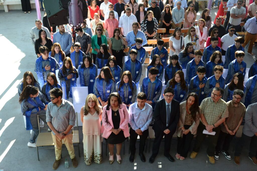 Colegio Almenar de Copiapó despide a sus estudiantes de 8° básico en ...