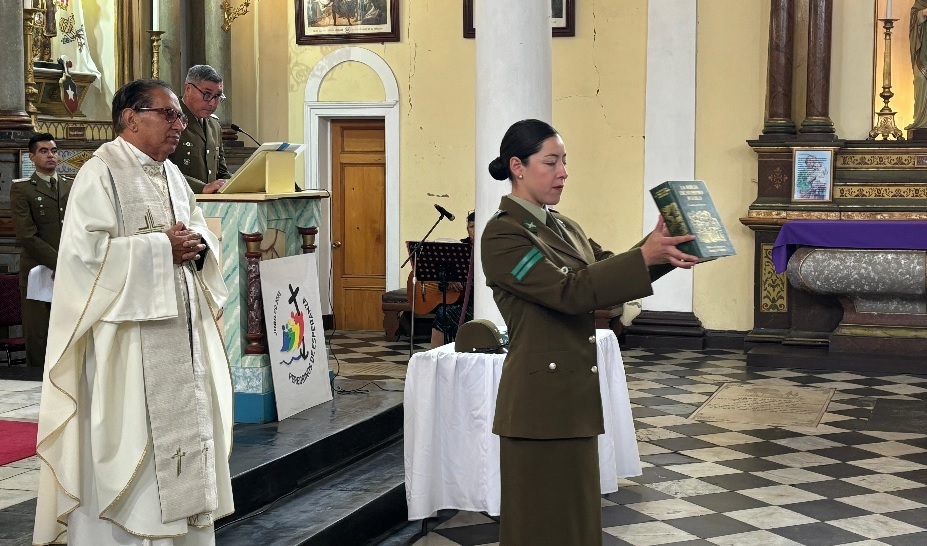 Carabineros celebra su 98° aniversario con misa en la Catedral