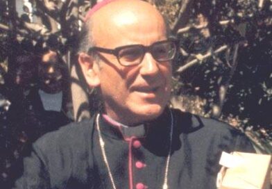 El Pastor que nunca se alejó del Pueblo: Crónica sobre la vida de Mons. Fernando Ariztía