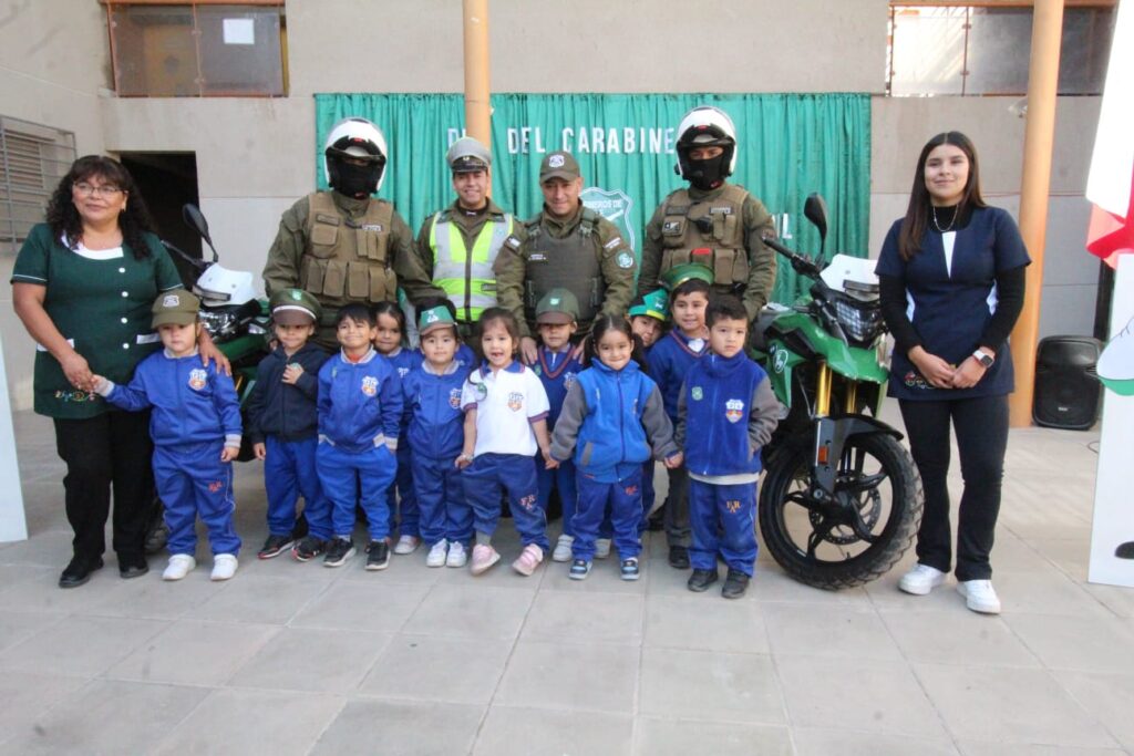 Liceo de Paipote celebra 98° aniversario de Carabineros