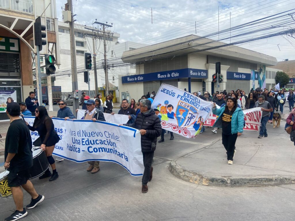 Docentes chilenos marchan por educación pública