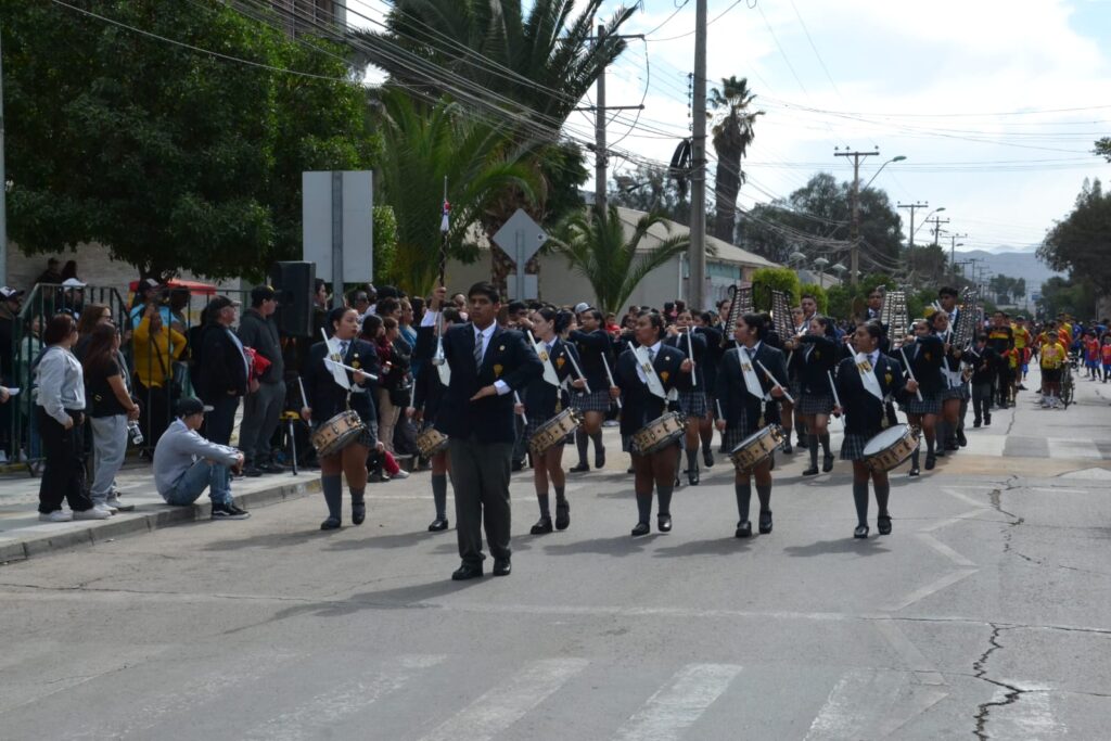 Tierra Amarilla celebra con desfile aniversario del Combate Naval de Iquique