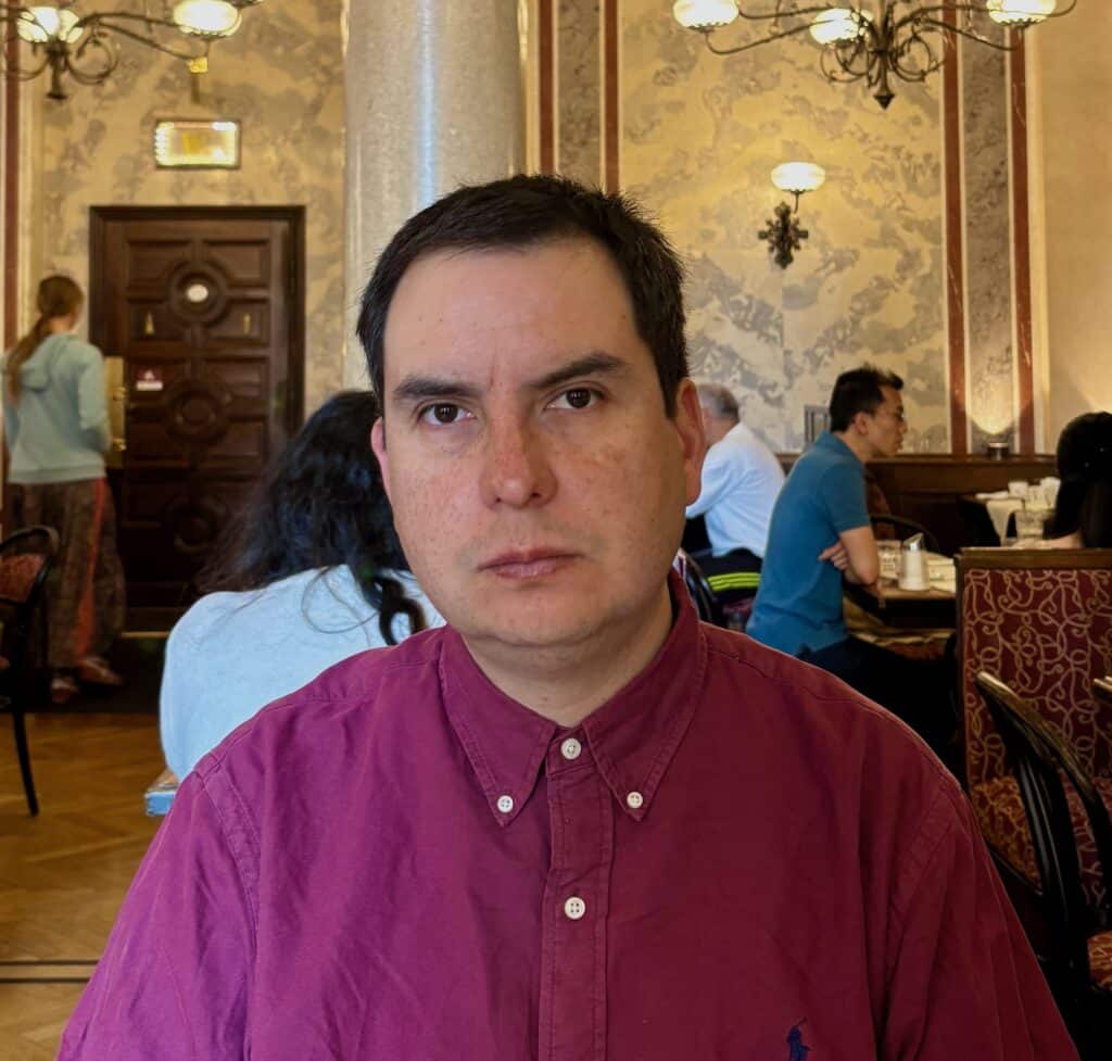 «Días de ventanas abiertas»: Poeta Juan Santander Leal presentará su nuevo libro en espacio cultural Caja Crisol