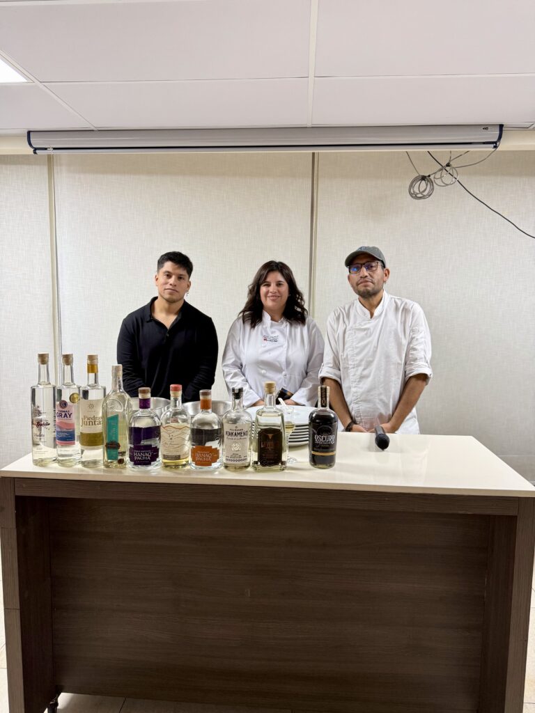 El pisco como patrimonio y motor de desarrollo protagonizó conversatorio gastronómico en Copiapó