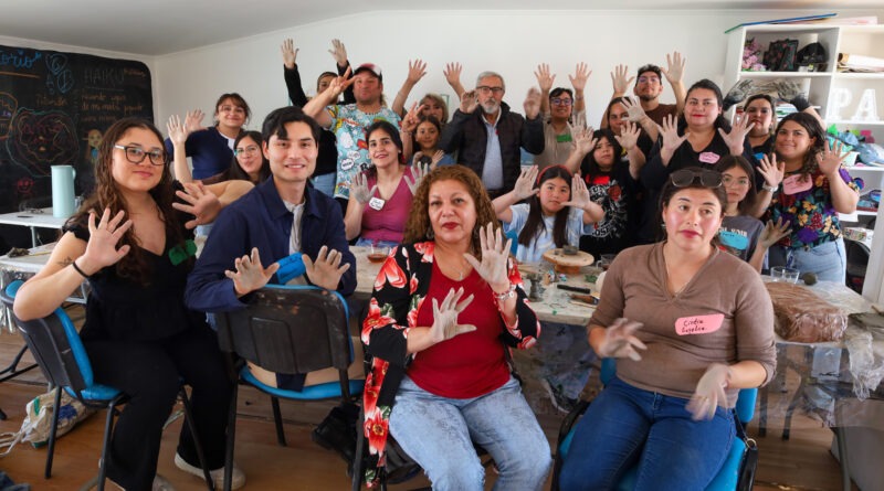 “El canto de las flores” da la bienvenida a la primavera en El Salvador con poesía y cerámica