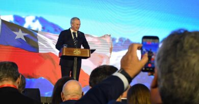 Kast compromete doble vía hasta Taltal y recursos para la reconstrucción para primer trimestre de 2027